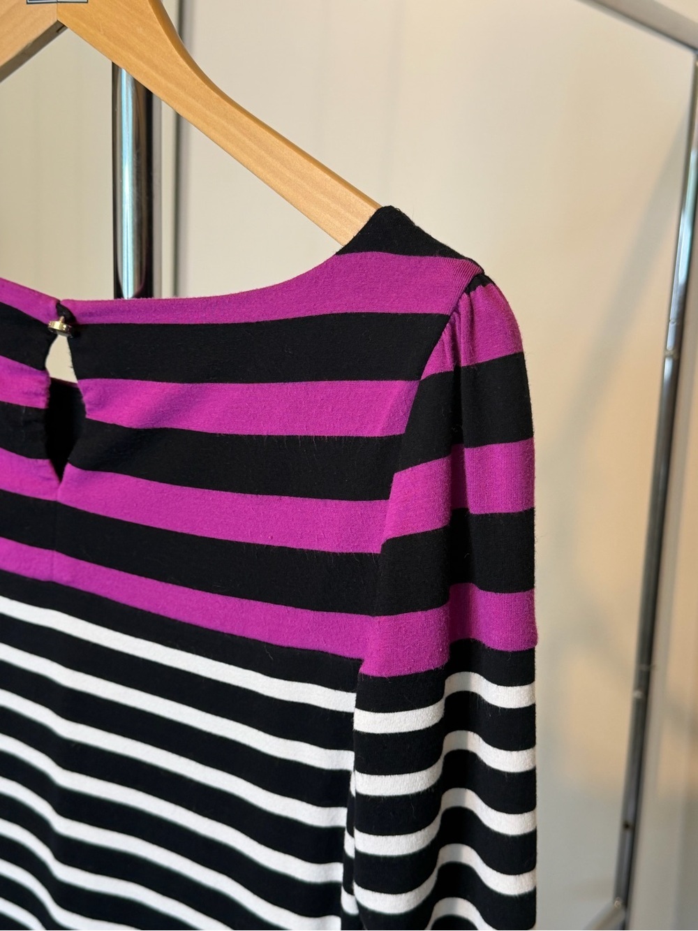 White House Black Market Berry Black 3/4 Sleeve Striped Knit Shift Dress Size XS - Picture 9 of 12